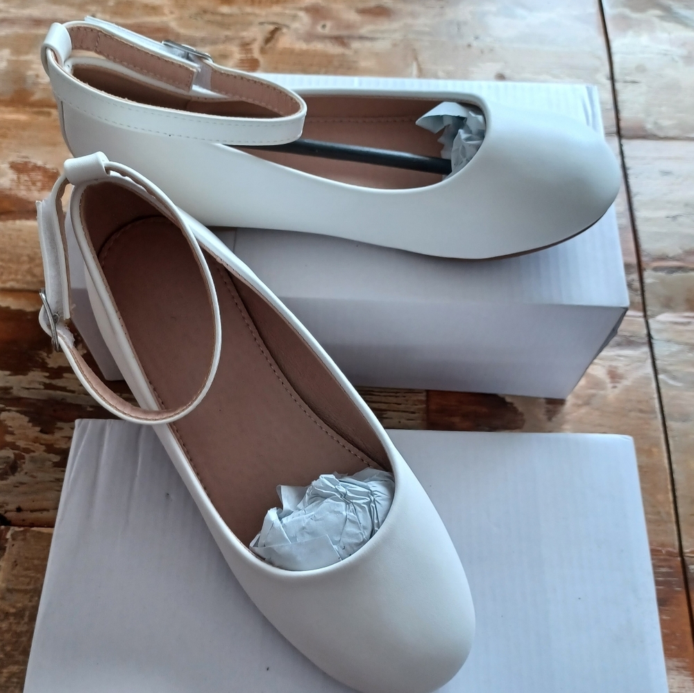 Shoes - Picture 6 of 6